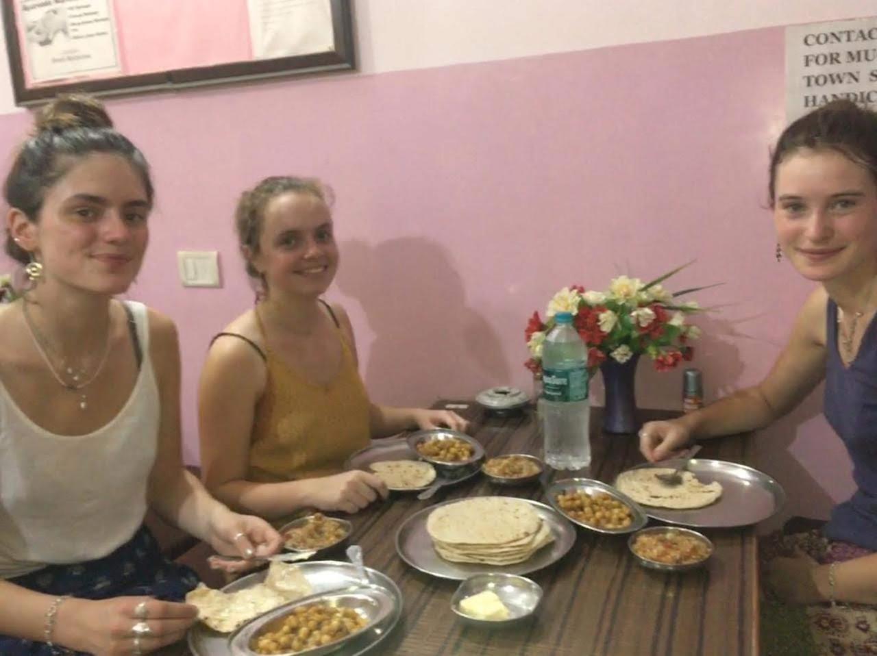 Azure Family Paying Guest House Varanasi Exterior foto
